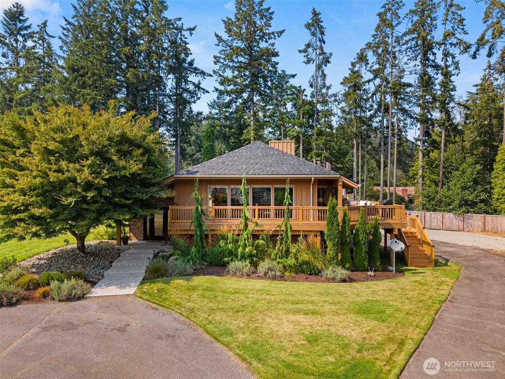 Photo of 2616 Country Club Court NW, Olympia, WA 98502 (MLS # 2567590)