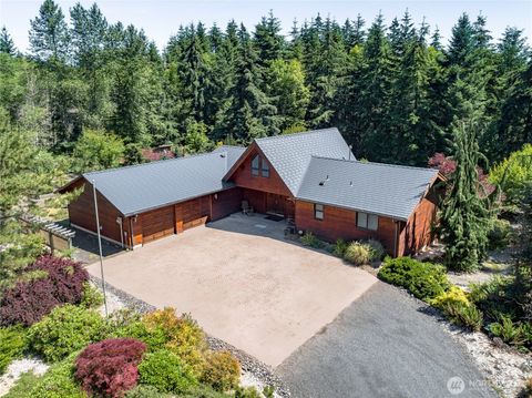 Photo of 11204 Chaucer Street SE, Olympia, WA 98501 (MLS # 2538813)