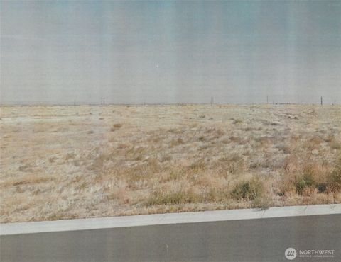 Photo of 910 NE 5th, Ephrata, WA 98823 (MLS # 2459995)