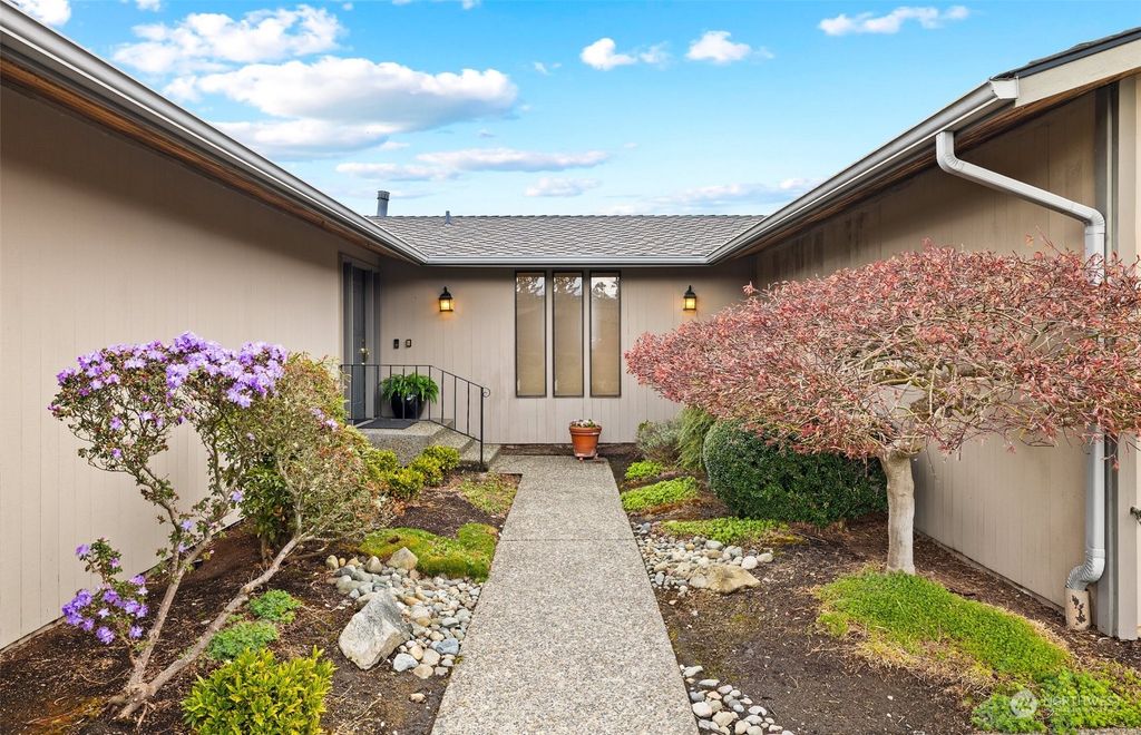 Photo of 624 S 291st Street, Federal Way, WA 98003 (MLS # 2216081)