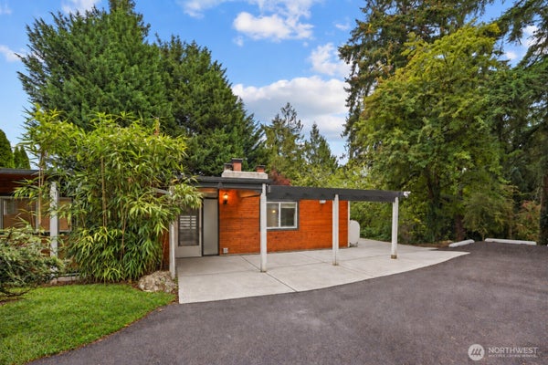 3240 90TH PL SE, MERCER ISLAND, WA 98040 - Image df3bd4a743954c093ad42e4853722efd/2385854071