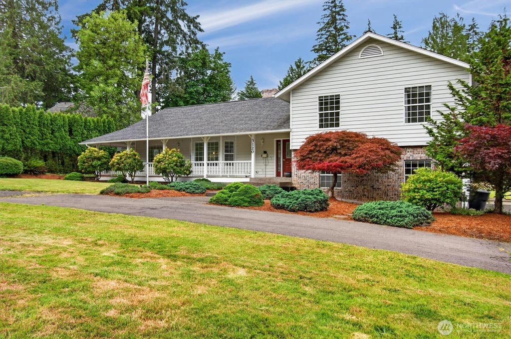 Photo of 3120 Laurel Road, Longview, WA 98632 (MLS # 2534122)