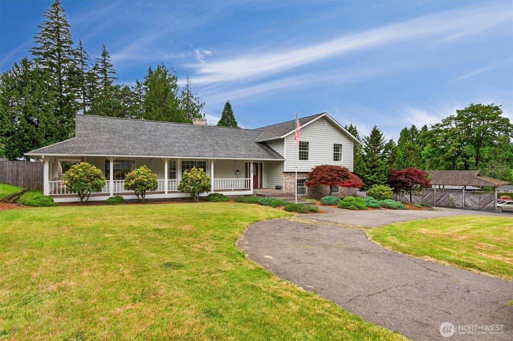 Photo of 3120 Laurel Road, Longview, WA 98632 (MLS # 2534122)