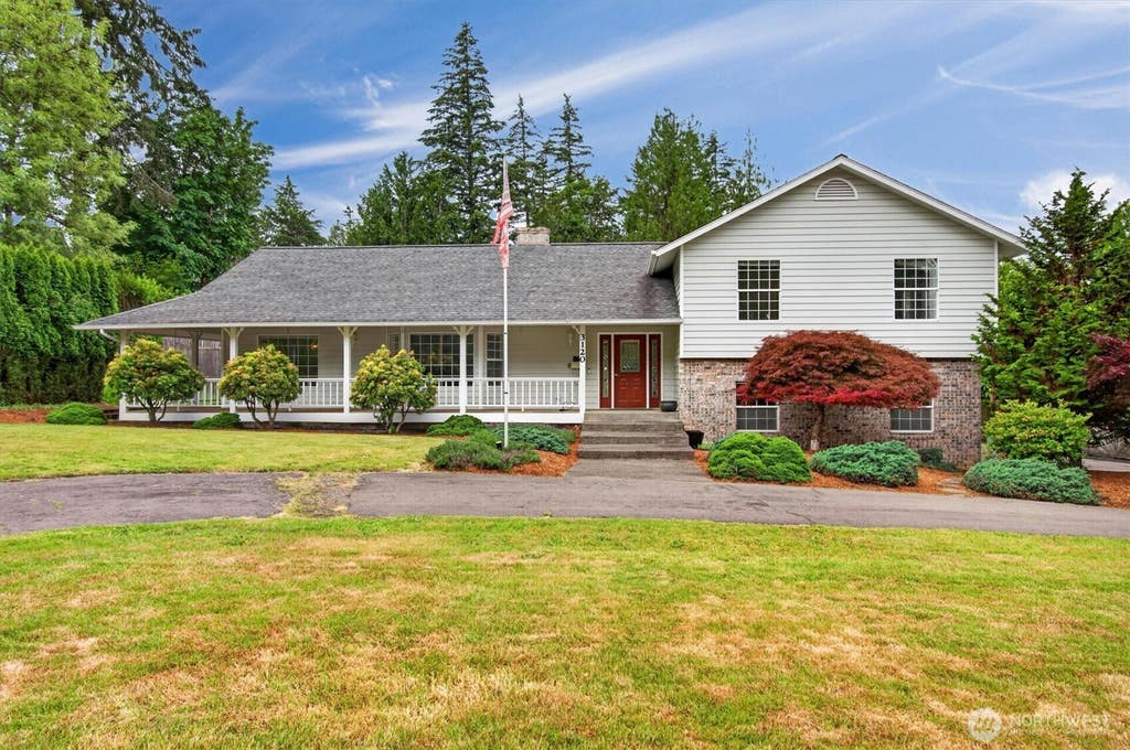Photo of 3120 Laurel Road, Longview, WA 98632 (MLS # 2534122)