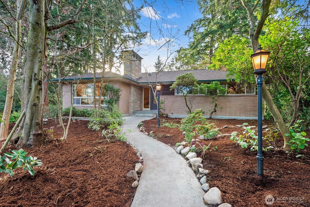 Photo of 135 NE 135th Street, Seattle, WA 98125 (MLS # 2463617)