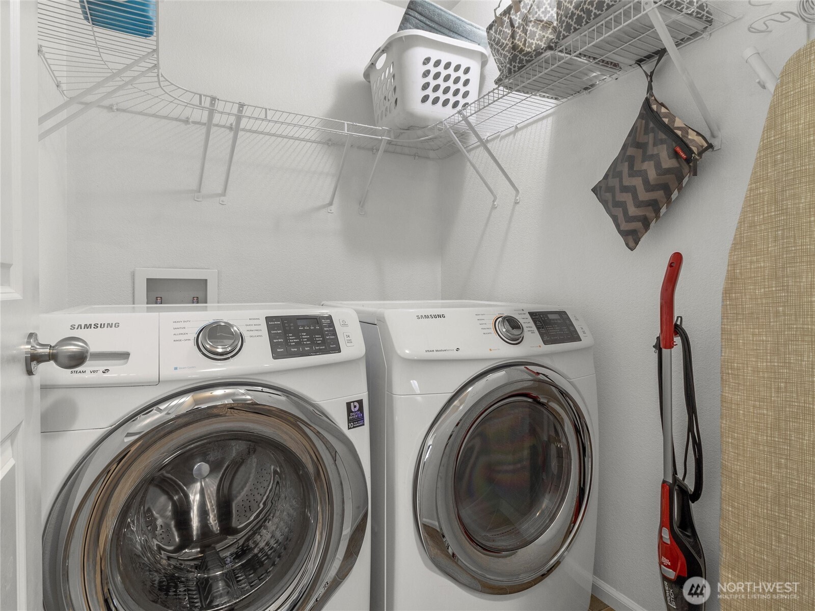 Yelm, Washington 98597, United States, 4 Bedrooms Bedrooms, ,3 BathroomsBathrooms,Residential,Pending,120451