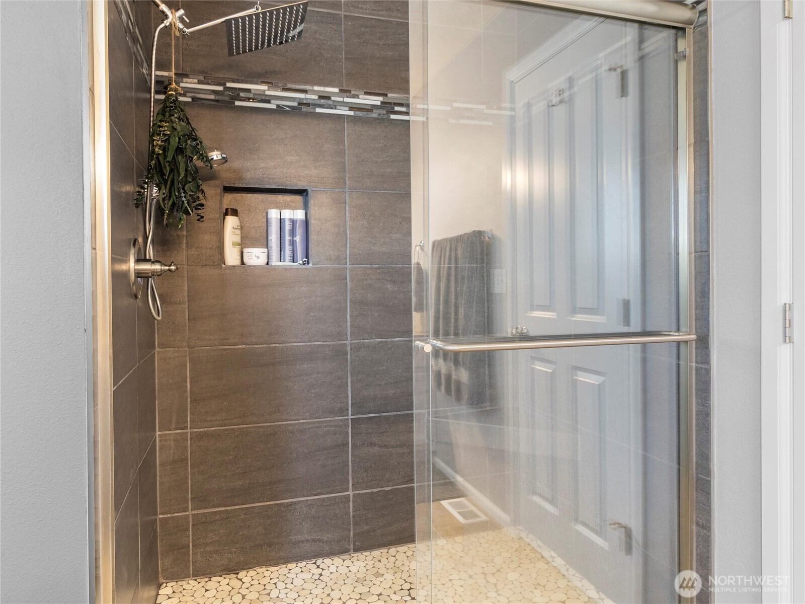 Yelm, Washington 98597, United States, 4 Bedrooms Bedrooms, ,3 BathroomsBathrooms,Residential,Pending,120451