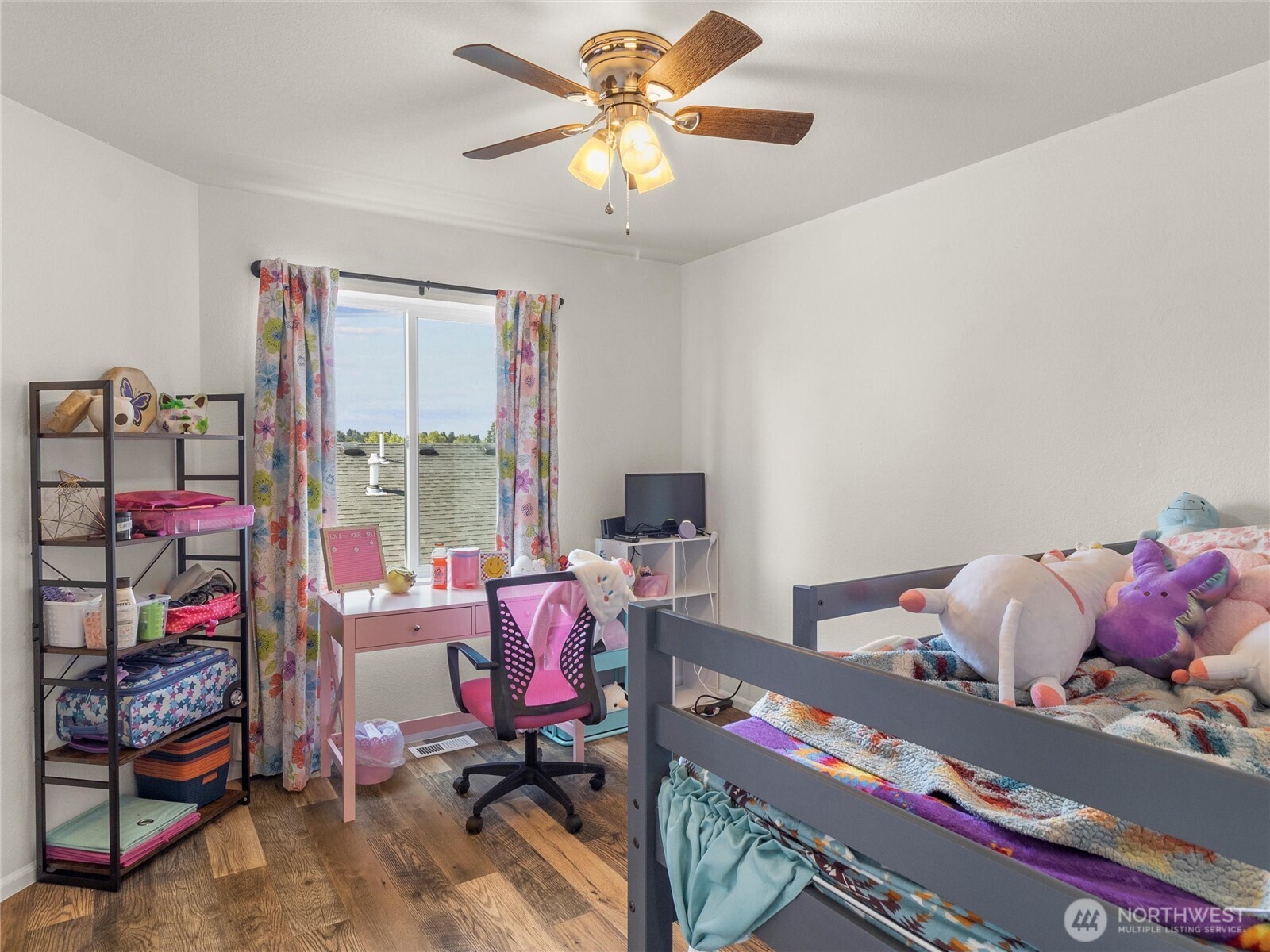 Yelm, Washington 98597, United States, 4 Bedrooms Bedrooms, ,3 BathroomsBathrooms,Residential,Pending,120451