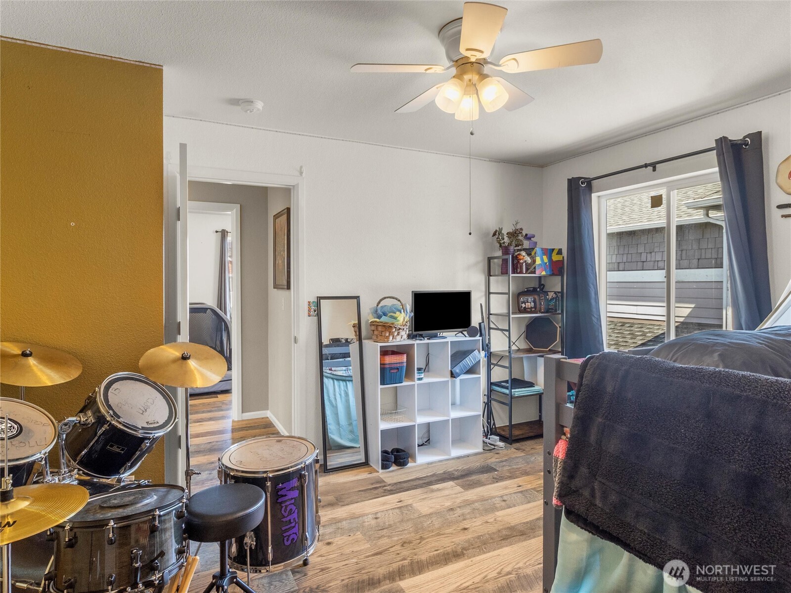 Yelm, Washington 98597, United States, 4 Bedrooms Bedrooms, ,3 BathroomsBathrooms,Residential,Pending,120451