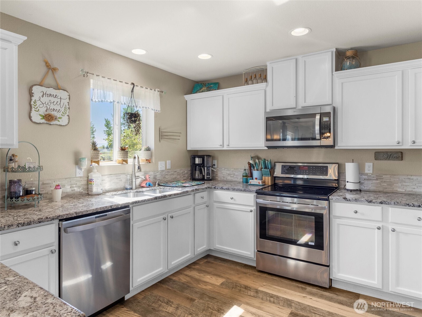 Yelm, Washington 98597, United States, 4 Bedrooms Bedrooms, ,3 BathroomsBathrooms,Residential,Pending,120451