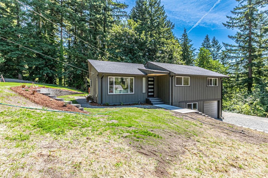 Photo of 14224 180th Avenue SE, Renton, WA 98059 (MLS # 2415299)
