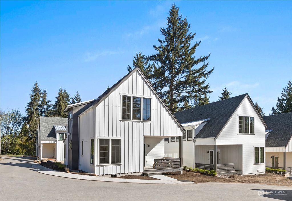 Photo of 2220 NE 125th Street, Seattle, WA 98125 (MLS # 2254122)