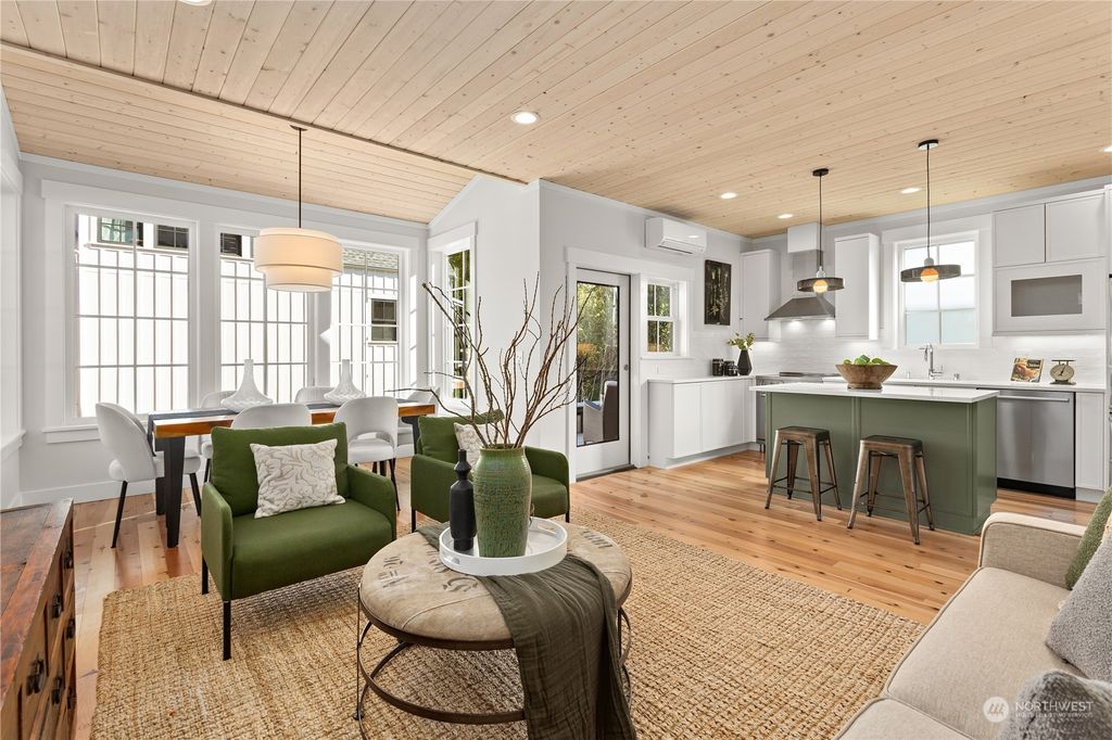 Photo of 2220 NE 125th Street, Seattle, WA 98125 (MLS # 2254122)