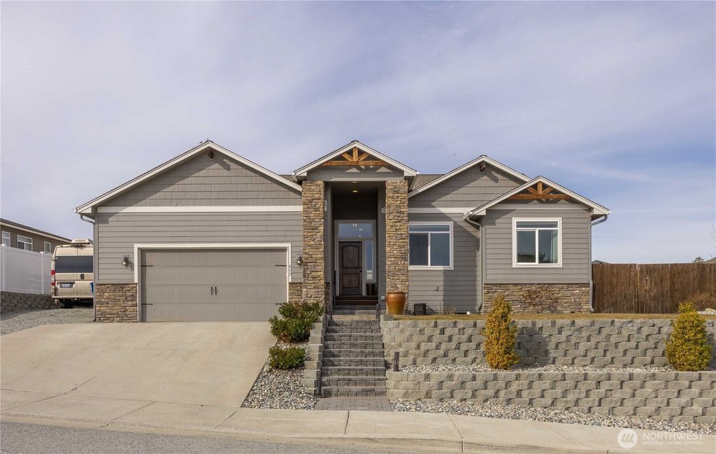 Photo of 457 Whisper Place, Chelan, WA 98816 (MLS # 2471530)