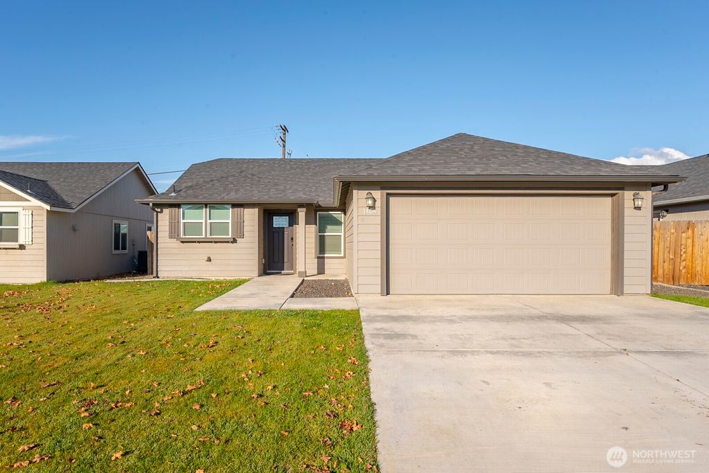 Photo of 1406 E Nen Drive, Moses Lake, WA 98837 (MLS # 2455714)