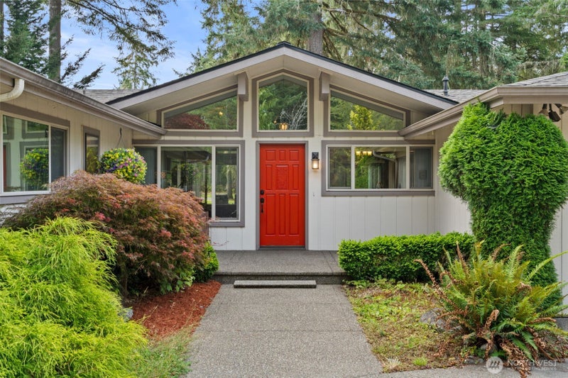 550 E Country Club Drive E