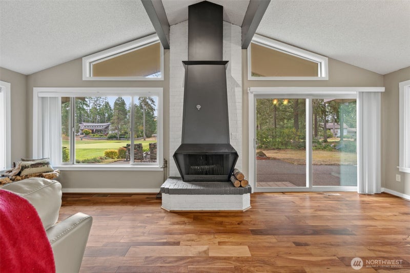 550 E Country Club Drive E