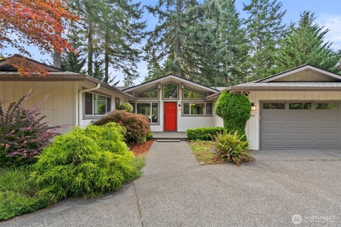 Photo of 550 E Country Club Drive E, Union, WA 98592 (MLS # 2571746)