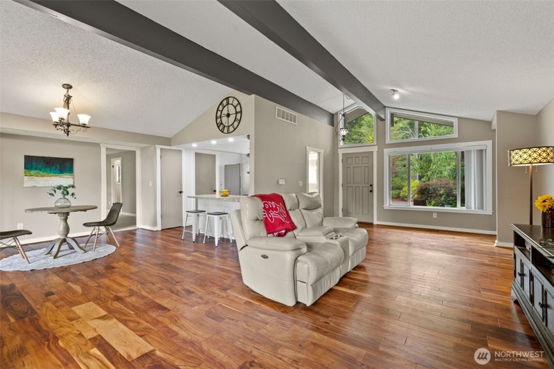 550 E Country Club Drive E