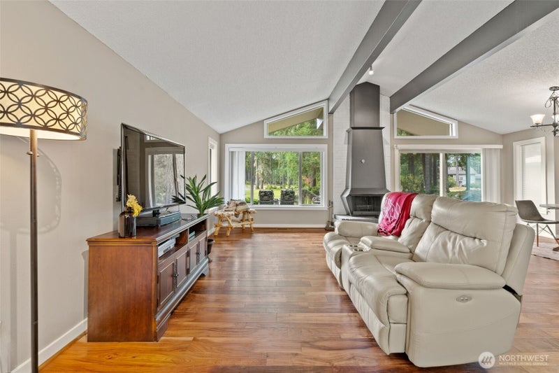 550 E Country Club Drive E
