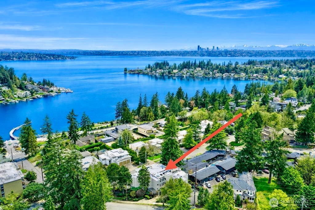 Photo of 101 99th Avenue NE #101, Bellevue, WA 98004 (MLS # 2564490)