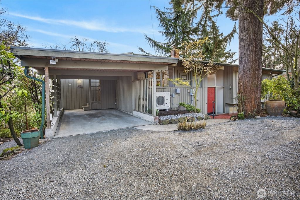 Photo of 3921 25th Avenue S, Seattle, WA 98108 (MLS # 2492068)