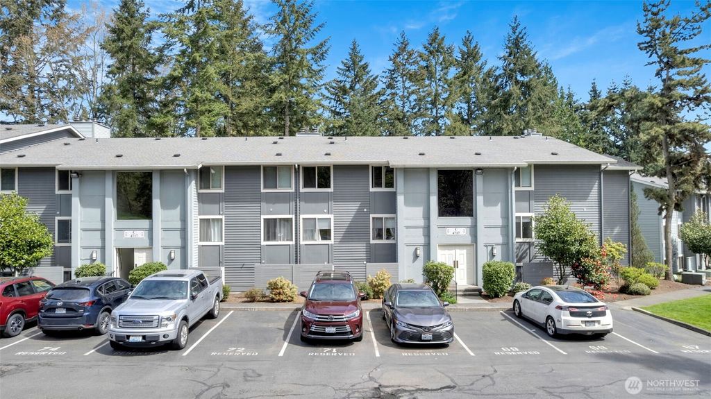 Photo of 4717 W Lake Sammamish Pkwy Pkwy SE #C305, Sammamish, WA 98027 (MLS # 2509732)