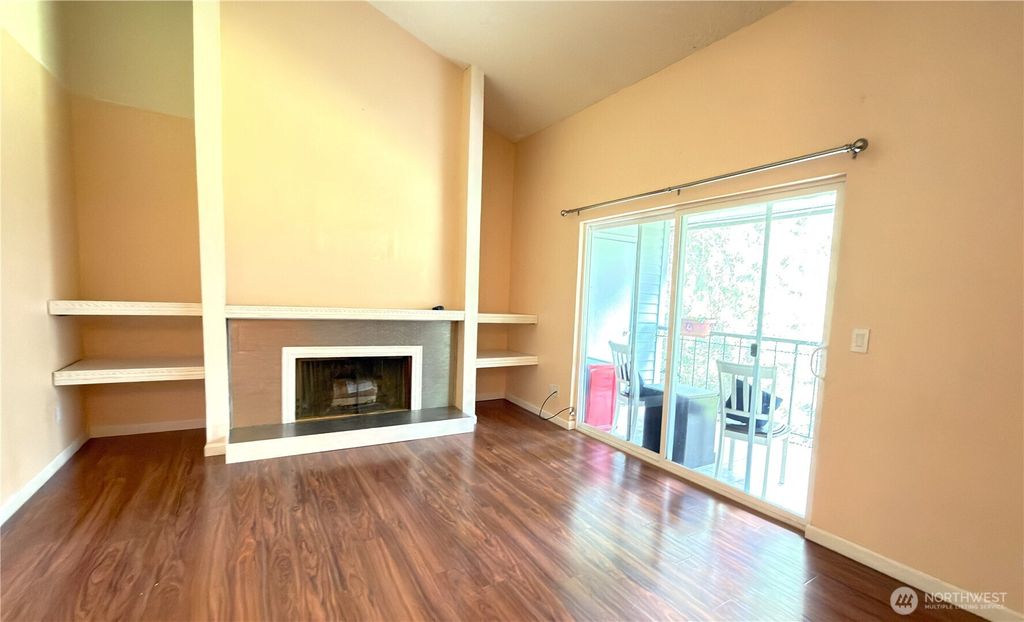 Photo of 4717 W Lake Sammamish Pkwy Pkwy SE #C305, Sammamish, WA 98027 (MLS # 2509732)