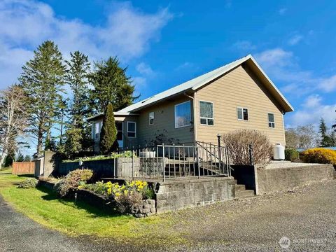 Photo of 27 Ocosta Sixth Street, Aberdeen, WA 98520 (MLS # 2487321)