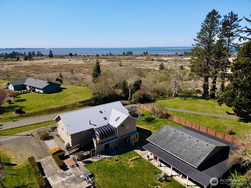 Photo of 27 Ocosta Sixth Street, Aberdeen, WA 98520 (MLS # 2487321)