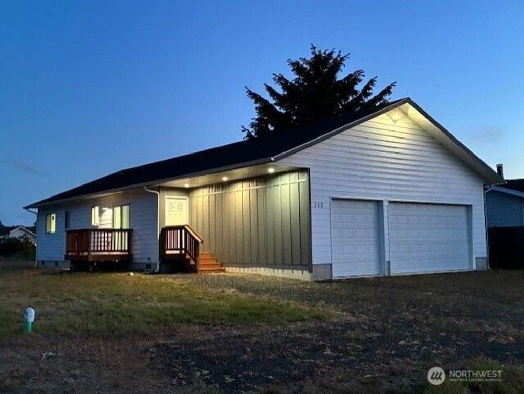 Photo of 117 N Wynoochee Drive SW, Ocean Shores, WA 98569 (MLS # 2532372)