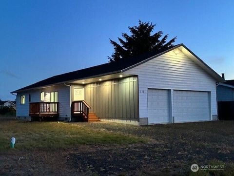 Photo of 117 N Wynoochee Drive SW, Ocean Shores, WA 98569 (MLS # 2532372)