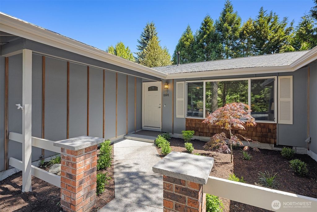 Photo of 13102 111th Place NE, Kirkland, WA 98034 (MLS # 2529564)