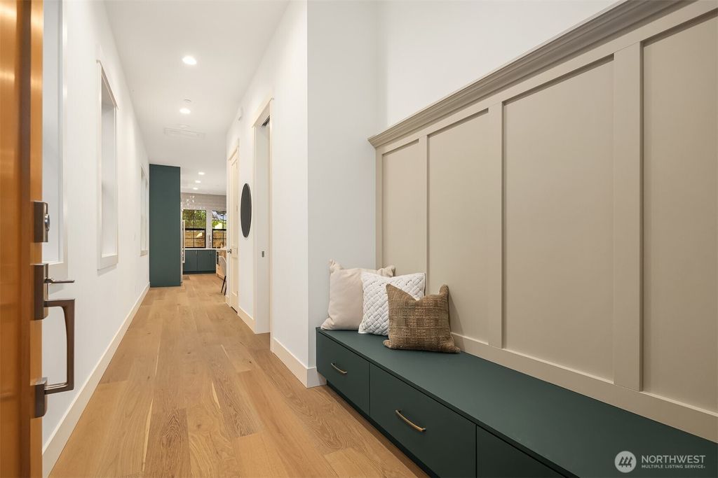 Photo of 809 166th Avenue NE, Bellevue, WA 98008 (MLS # 2460681)