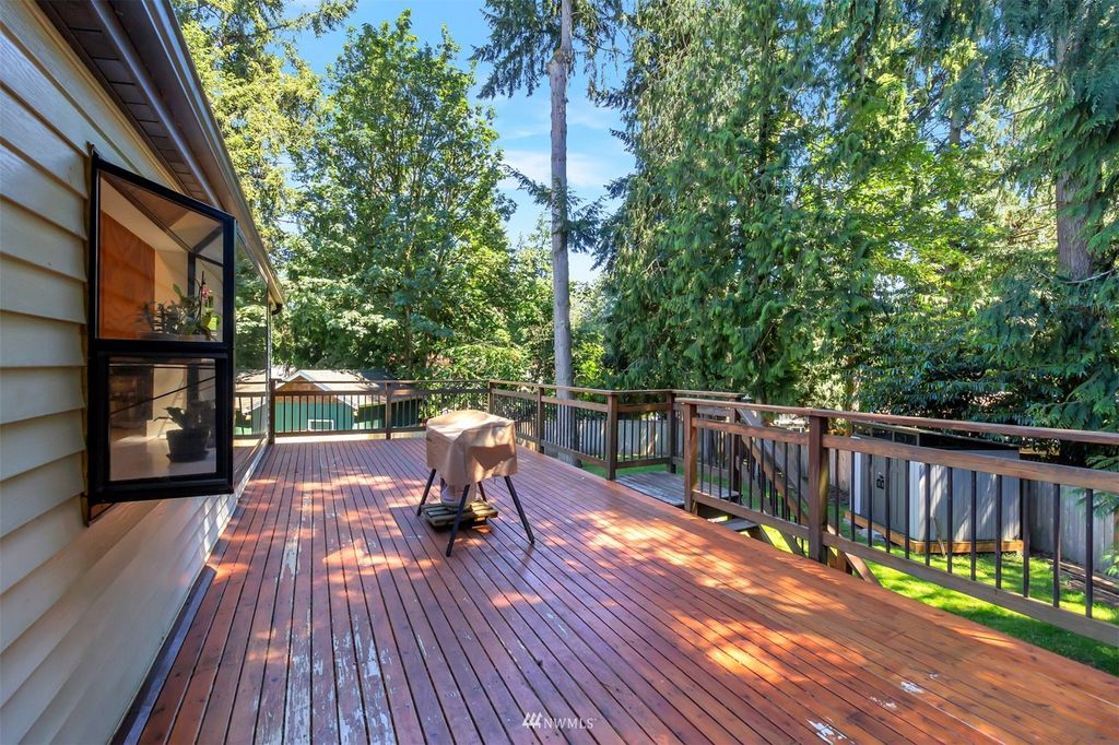 Photo of 1704 215th Street SW, Lynnwood, WA 98036 (MLS # 1966503)
