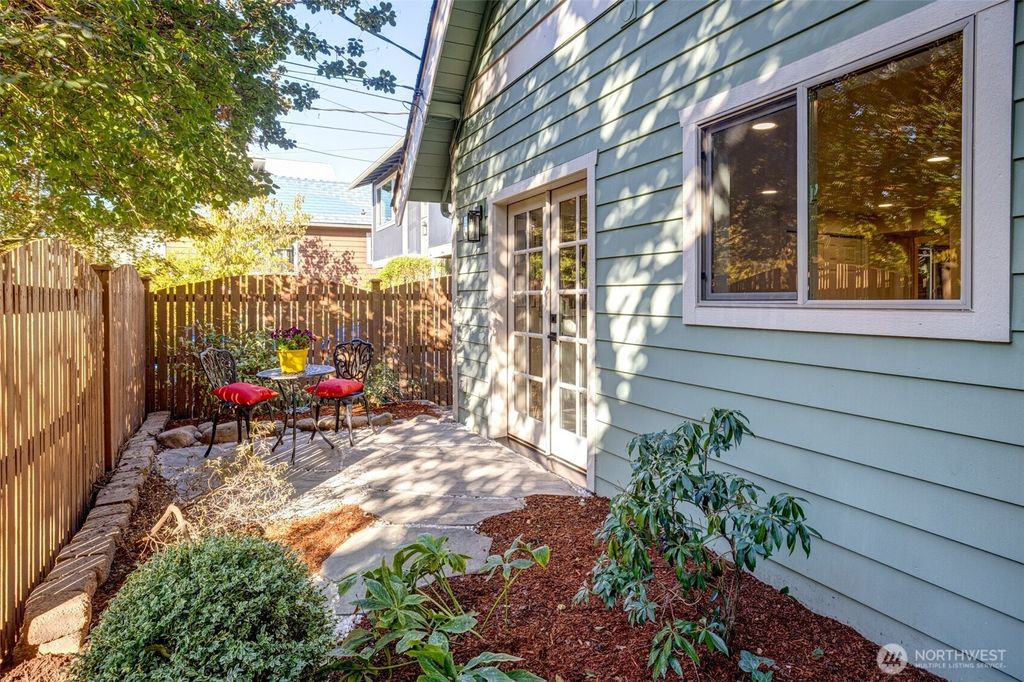 Photo of 944 21st Avenue, Seattle, WA 98122 (MLS # 2443947)