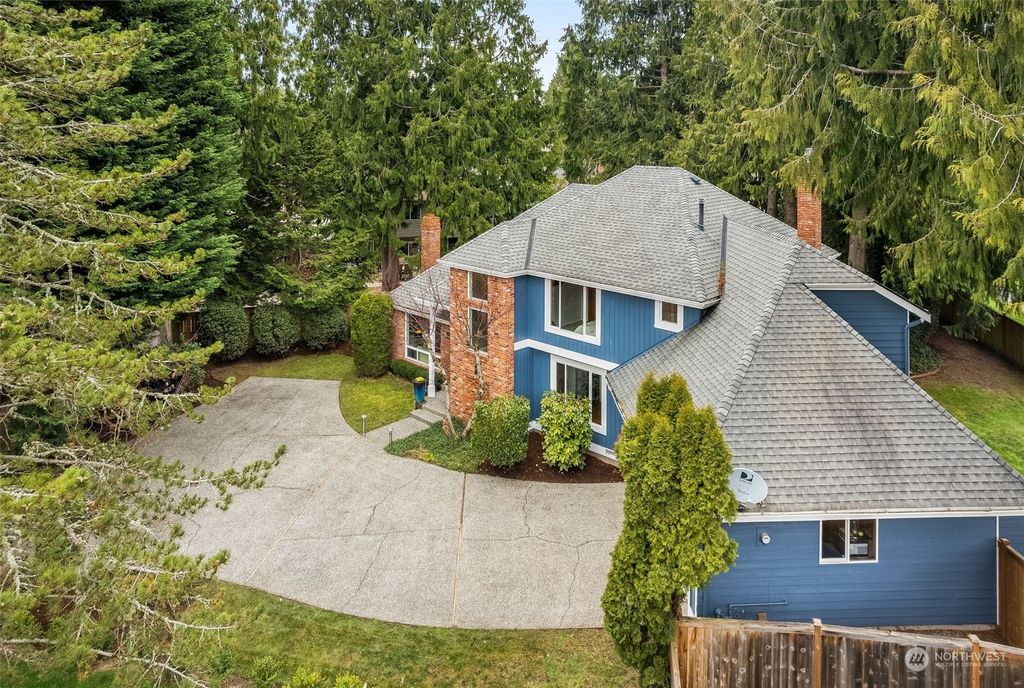 Photo of 23252 NE 20th Place, Sammamish, WA 98074 (MLS # 2206772)