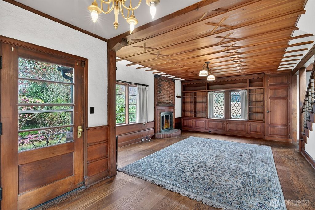 Photo of 5605 49th Avenue SW, Seattle, WA 98136 (MLS # 2487858)