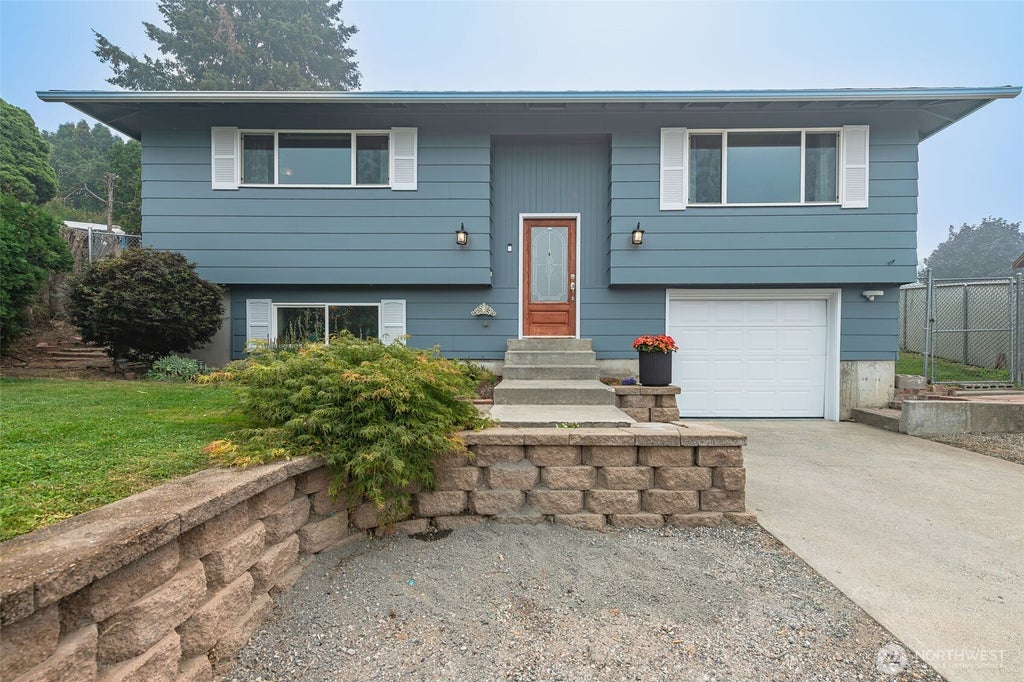 Photo of 420 N Huber Court, East Wenatchee, WA 98802 (MLS # 2564864)