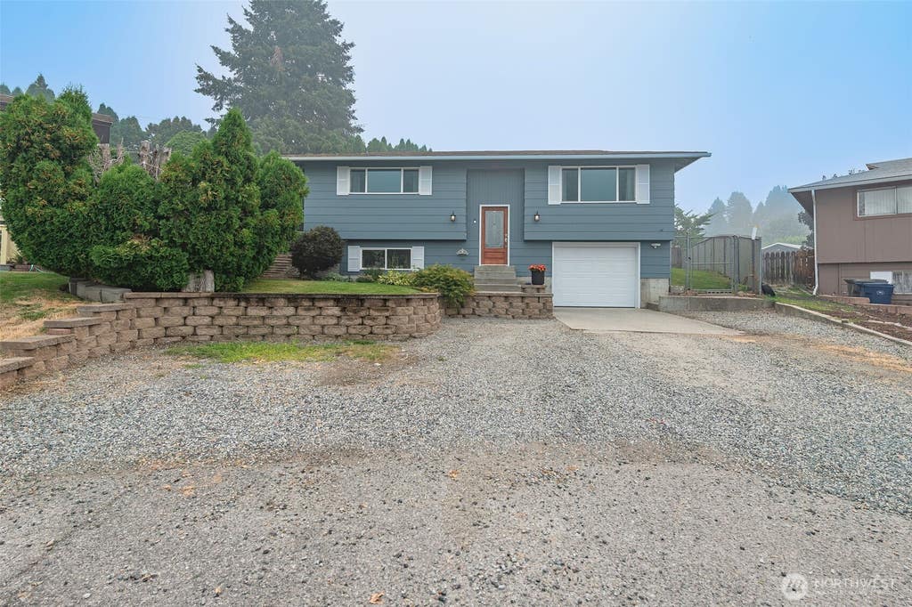 Photo of 420 N Huber Court, East Wenatchee, WA 98802 (MLS # 2564864)