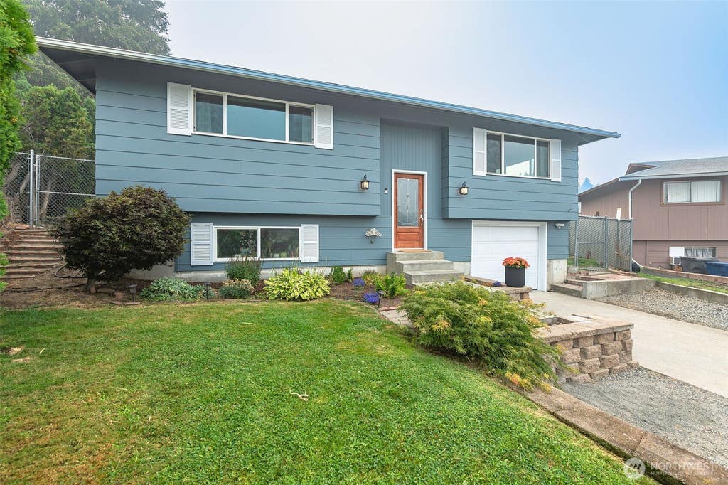 Photo of 420 N Huber Court, East Wenatchee, WA 98802 (MLS # 2564864)