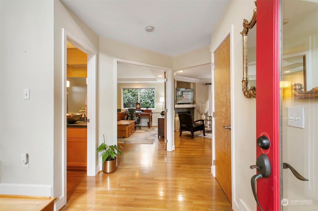 Photo of 438 4th Avenue S, Kirkland, WA 98033 (MLS # 2208144)