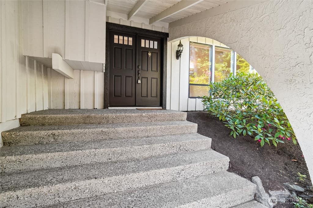 Photo of 13800 SE 21st Street, Bellevue, WA 98005 (MLS # 2555125)