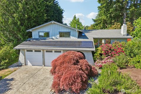 Photo of 13800 SE 21st Street, Bellevue, WA 98005 (MLS # 2555125)