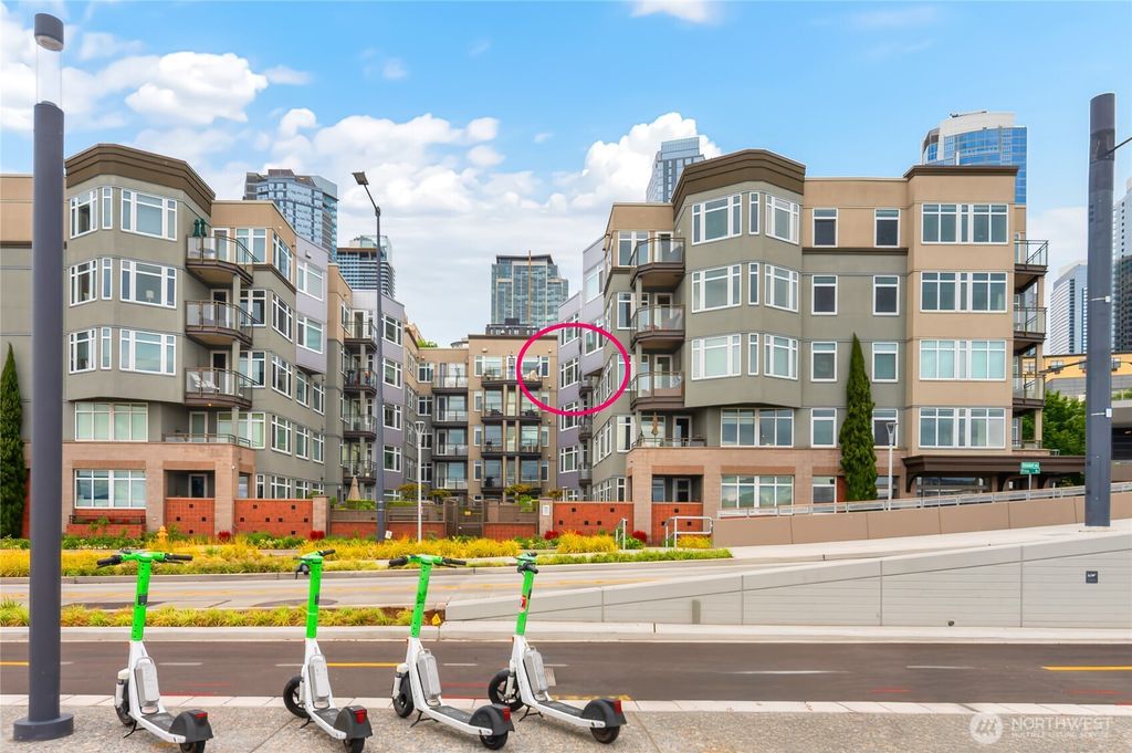Photo of 1900 Alaskan Way #404, Seattle, WA 98101 (MLS # 2377800)