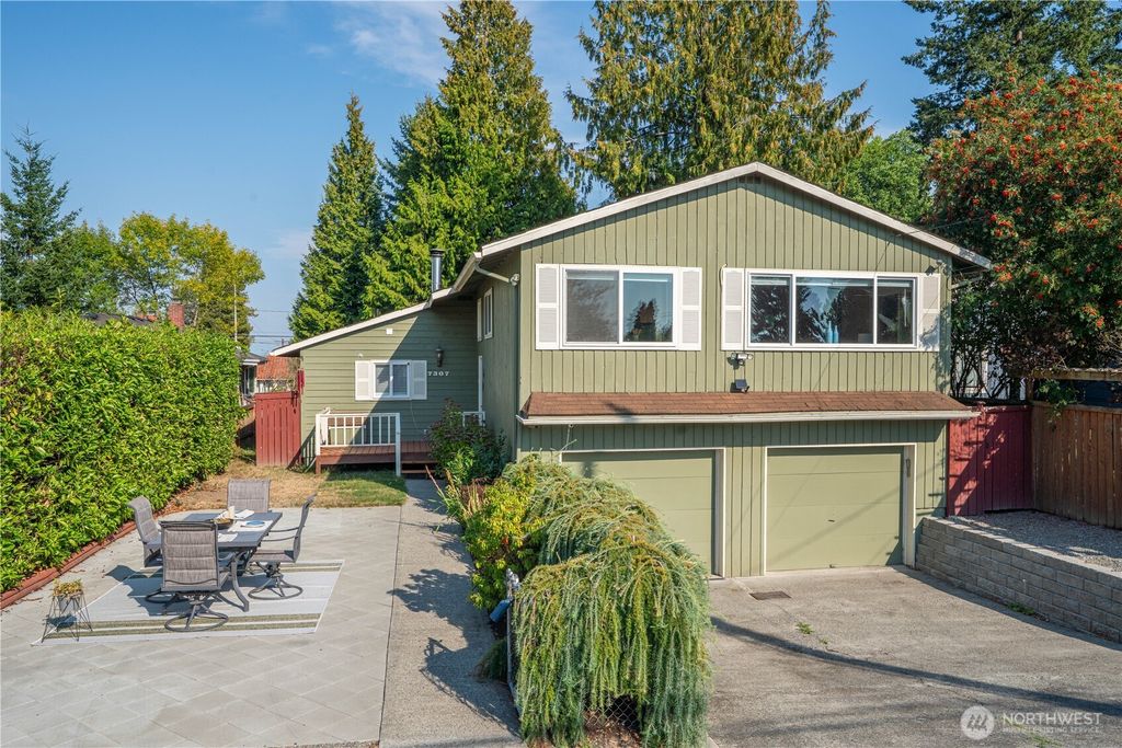Photo of 7307 35th Avenue SW, Seattle, WA 98126 (MLS # 2418165)