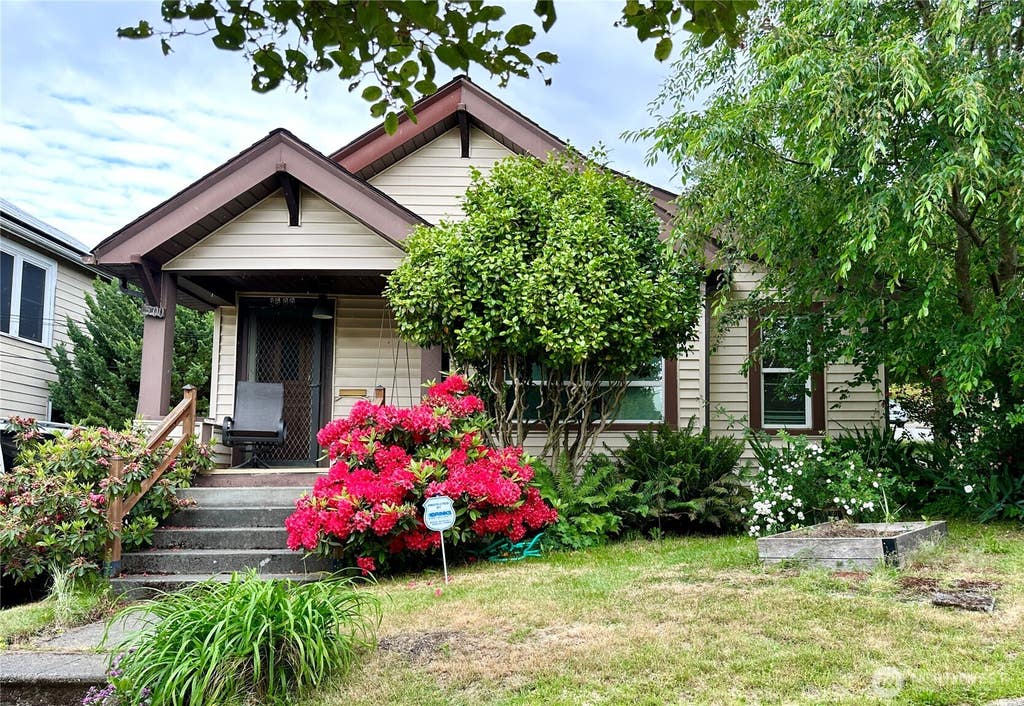 Photo of 1500 31st Avenue, Seattle, WA 98122 (MLS # 2549941)