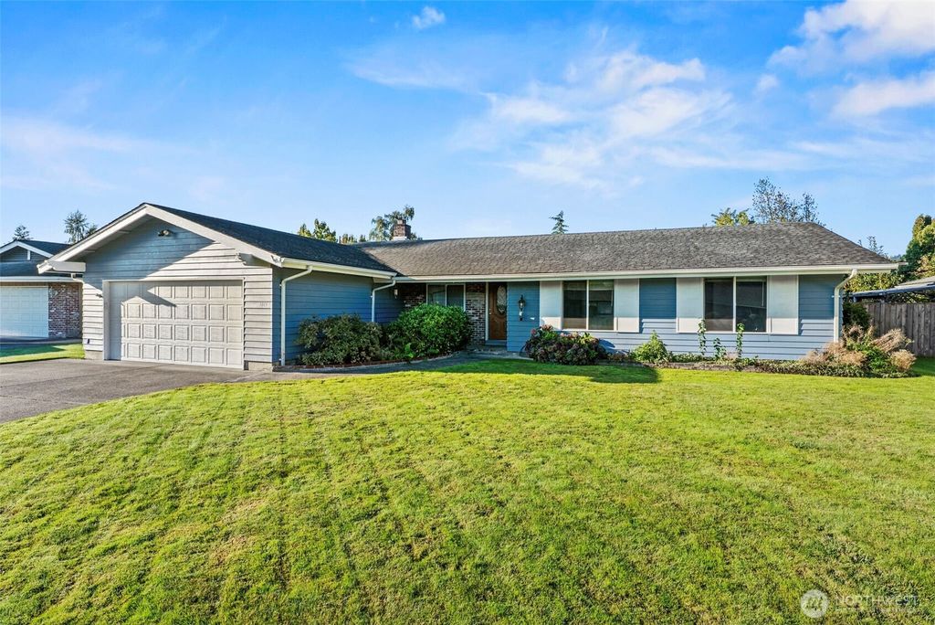 Photo of 3815 Gardenia Street, Longview, WA 98632 (MLS # 2443618)