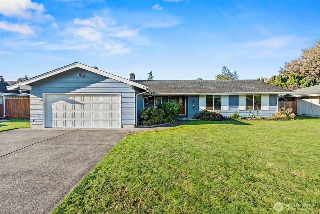 Photo of 3815 Gardenia Street, Longview, WA 98632 (MLS # 2443618)