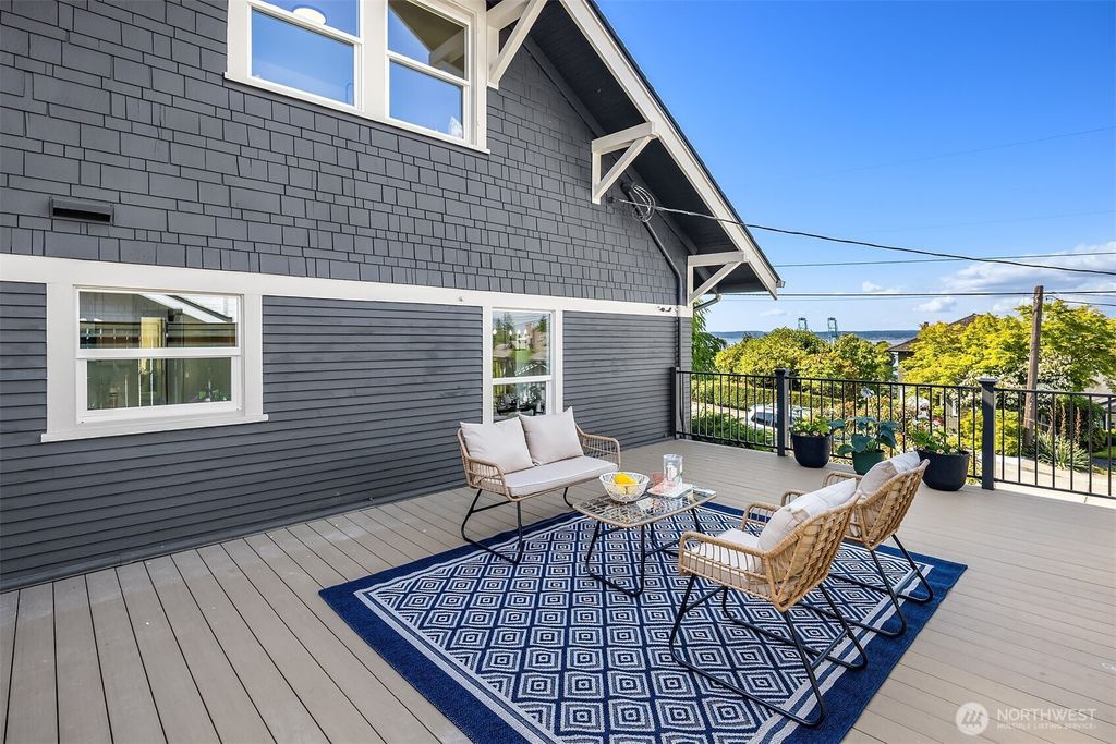 Photo of 702 34th Street, Everett, WA 98201 (MLS # 2393610)